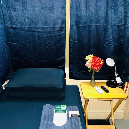 Budget Room Minutes From Downtown ハートフォード エクステリア 写真