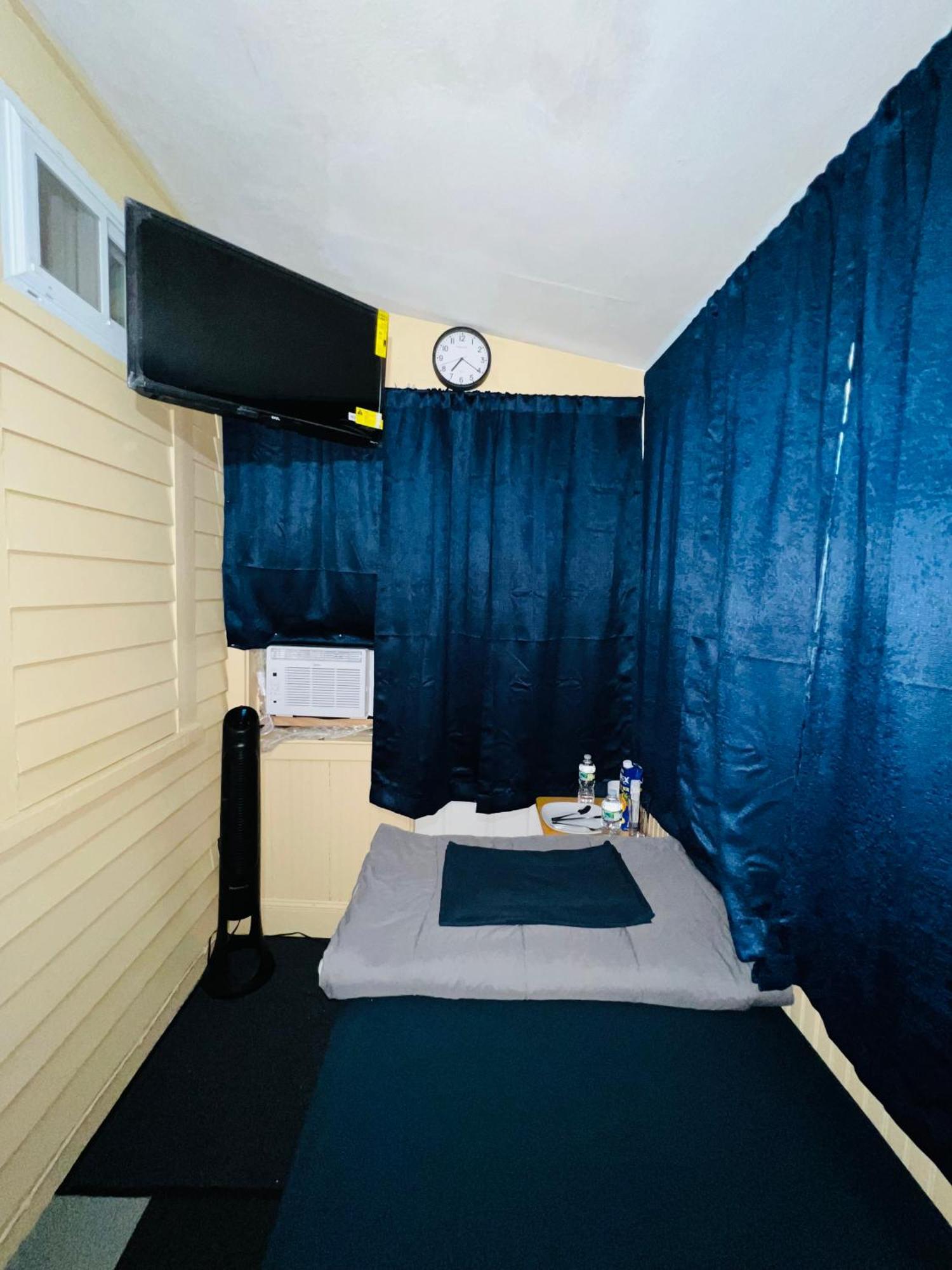Budget Room Minutes From Downtown ハートフォード エクステリア 写真